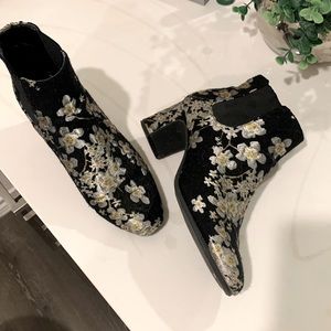 Anne Klein booties size 7